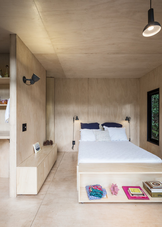 极简主义的山间小木屋-8