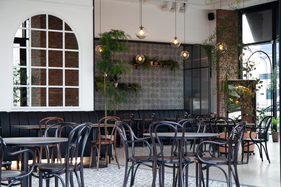 伦敦 45 平米小公寓，照明营造多元氛围-4