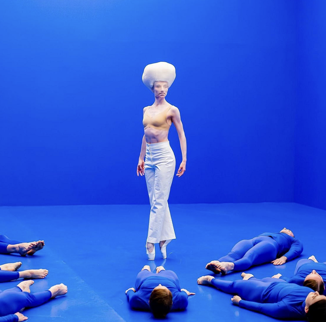 克莱因蓝家居设计,打造极致艺术空间丨中国北京丨戏构建筑设计工作室,里白空间设计事务所-11