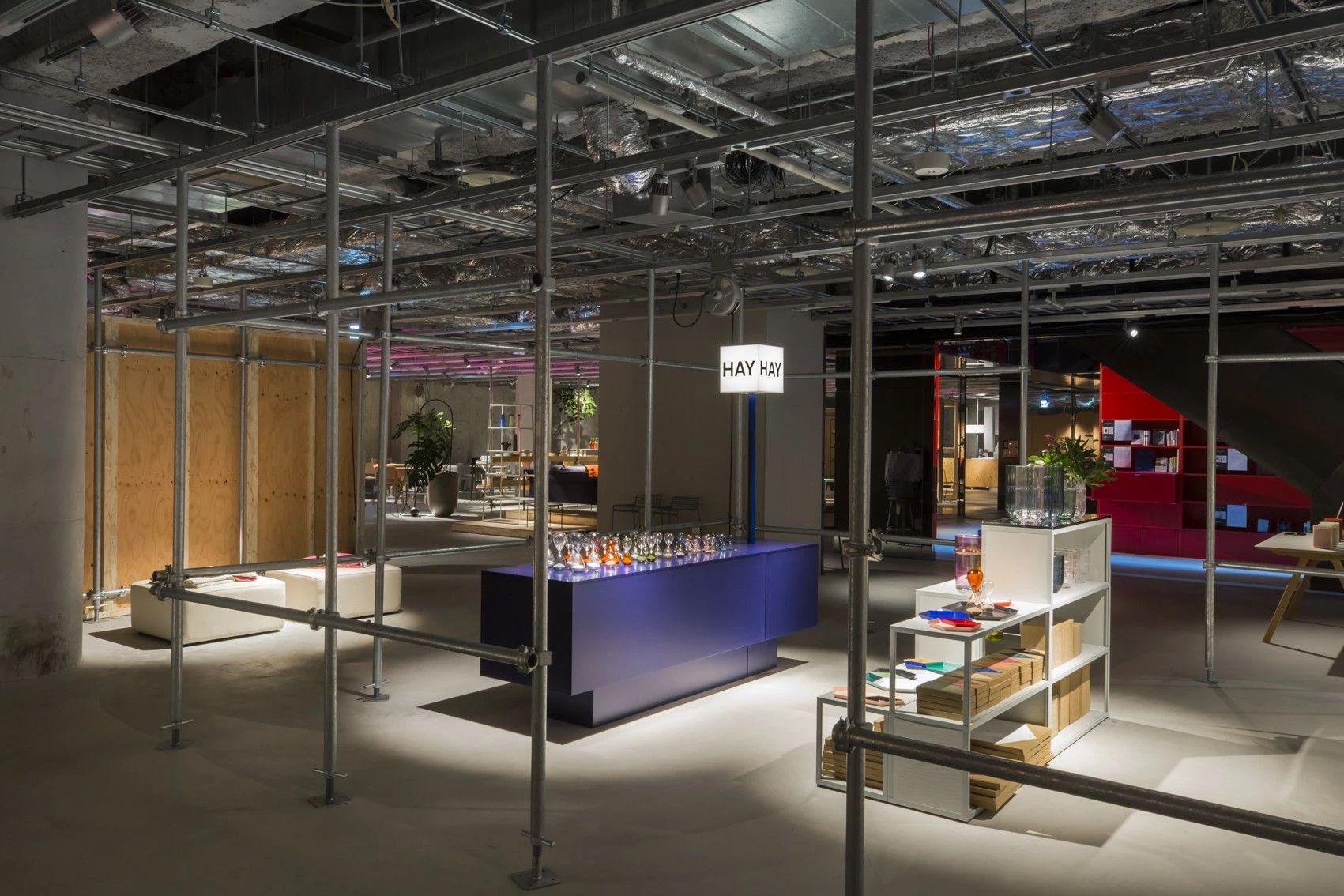 东京 HAY 旗舰店 | 灵活可变的家具系统空间-26