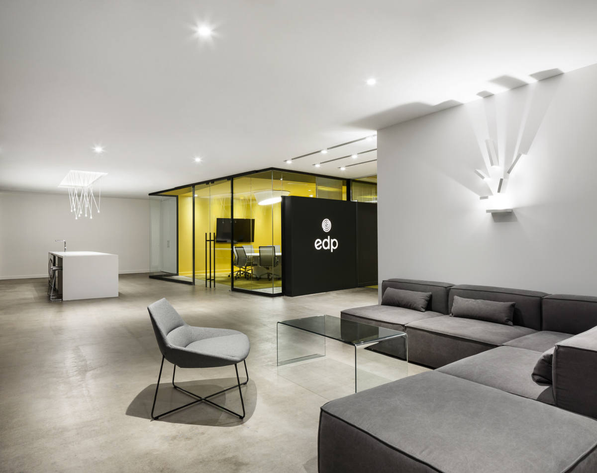 加拿大蒙特利尔 EDP 办公室 - 工业风与极简主义的完美融合-7