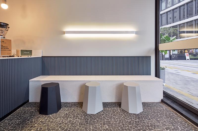 首尔 7 坪咖啡厅，白色空间中的创意设计-5