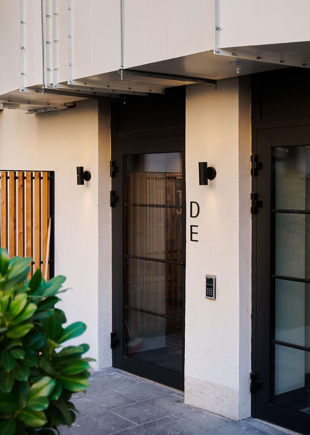 斯德哥尔摩工业风公寓的粉色卧室设计-23