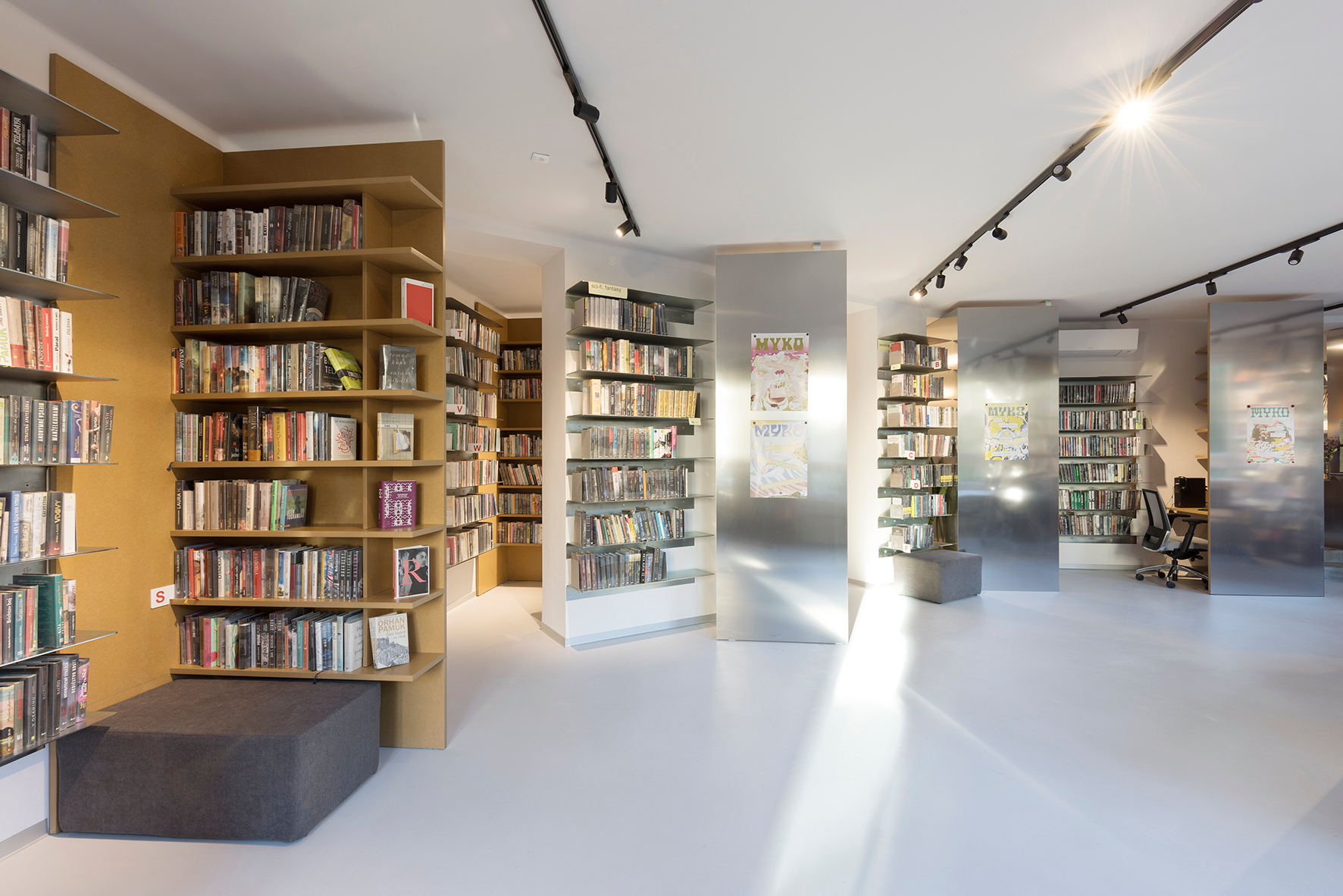 旧市政厅改造为社区图书馆丨斯洛伐克布拉迪斯拉发-47