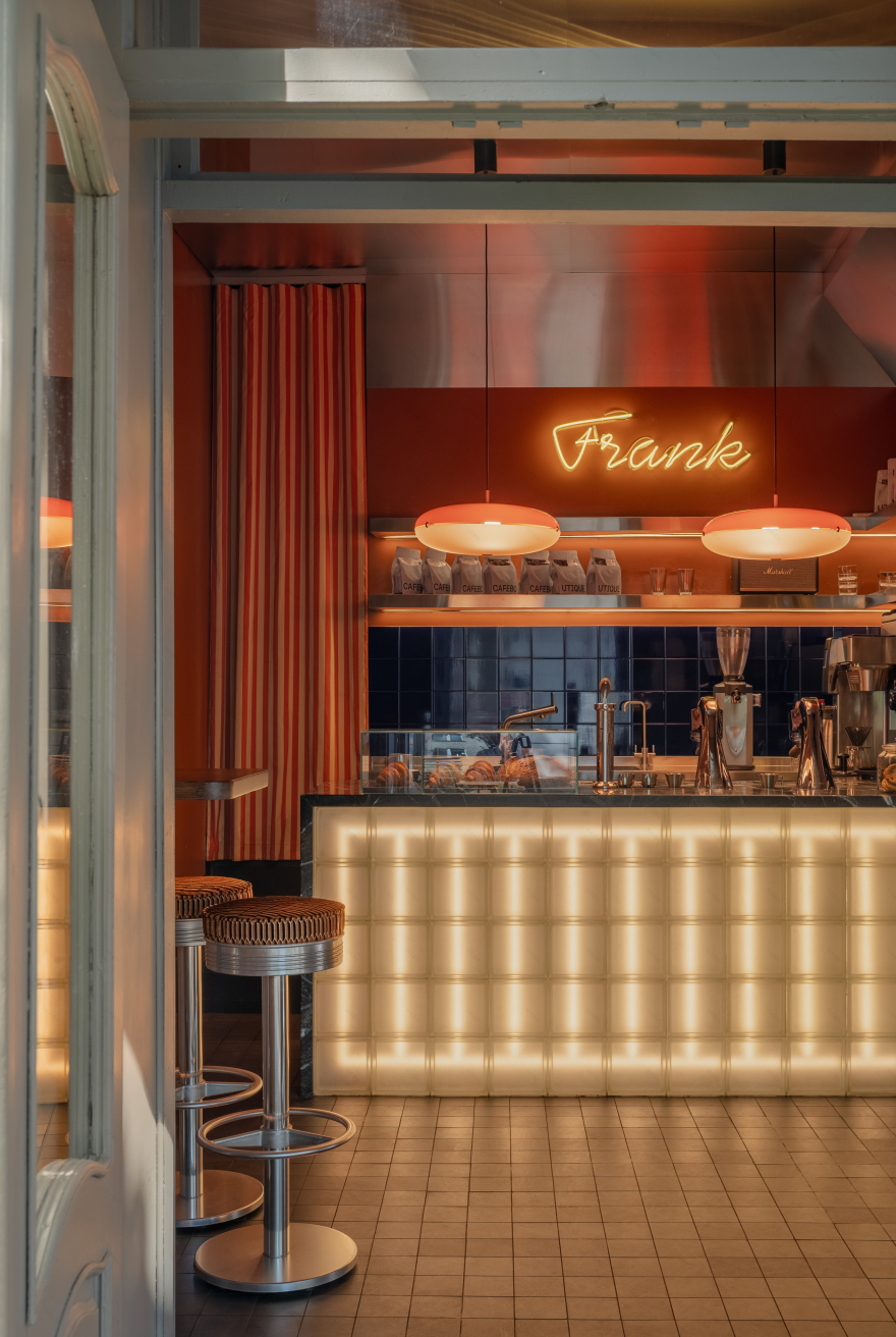 纯咖啡;原味咖啡(注:Frank 在这里可能是 纯的、原味的 意思,但不确定是否有特殊语境,如果结合特定品牌等情况可能有不同含义) 丨乌克兰基辅丨Yana Molodykh-8