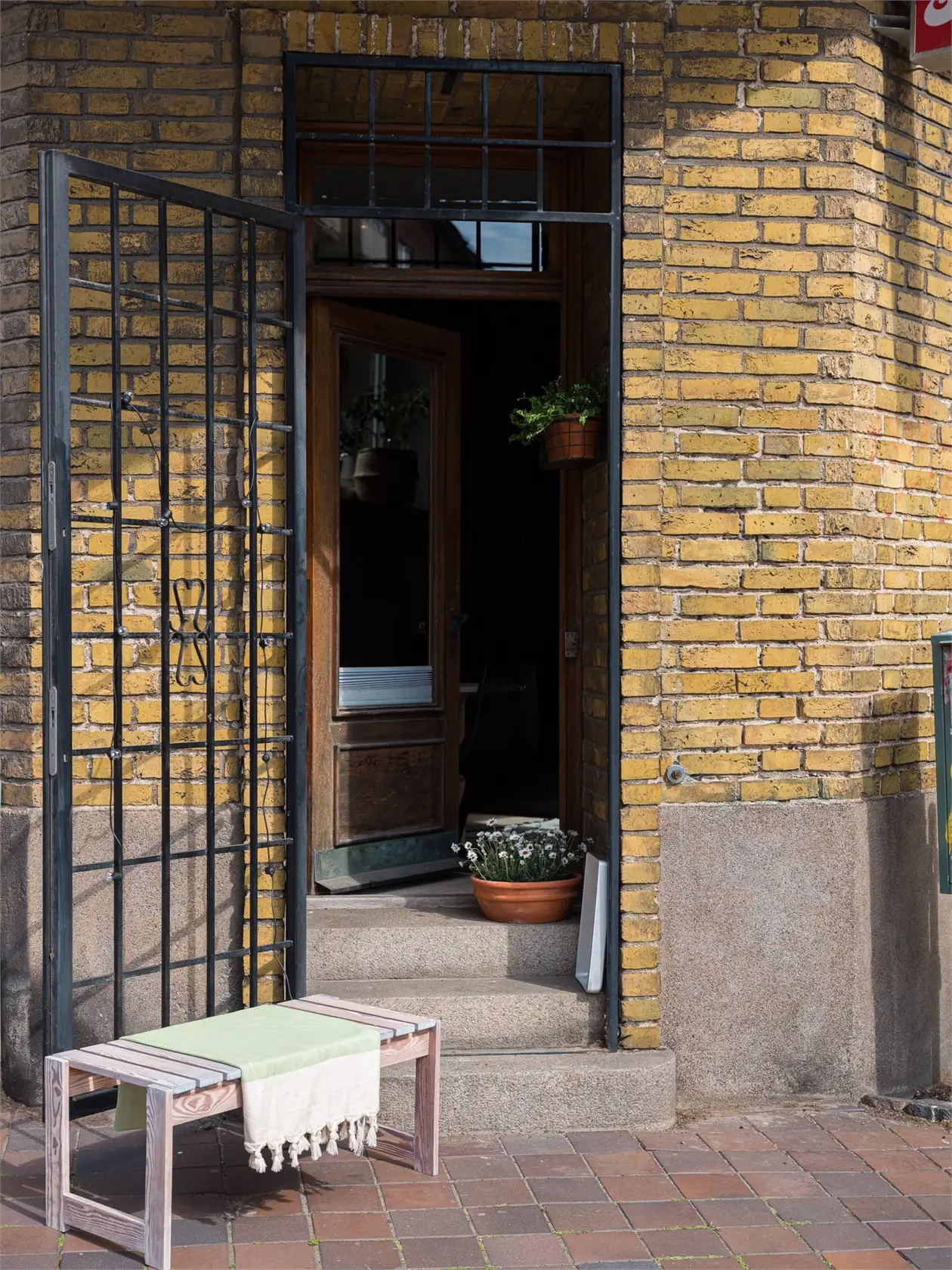 57m2 开放式公寓 | 极简黑厨房设计成为亮点-20