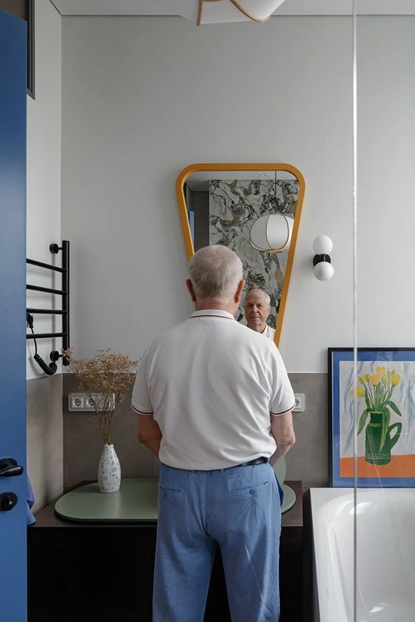 48㎡独居老人的彩色魔盒丨DVEKATI 团队-11