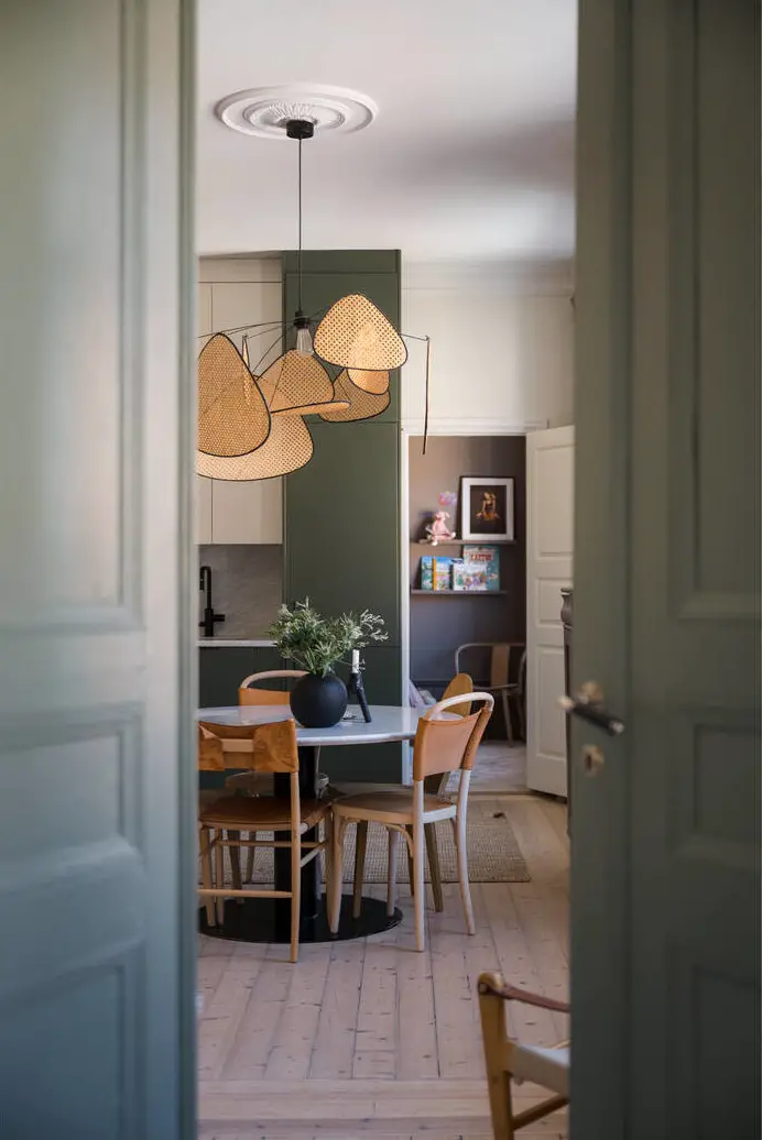 瑞典 19 世纪公寓设计翻新，展现温馨绿色调-17