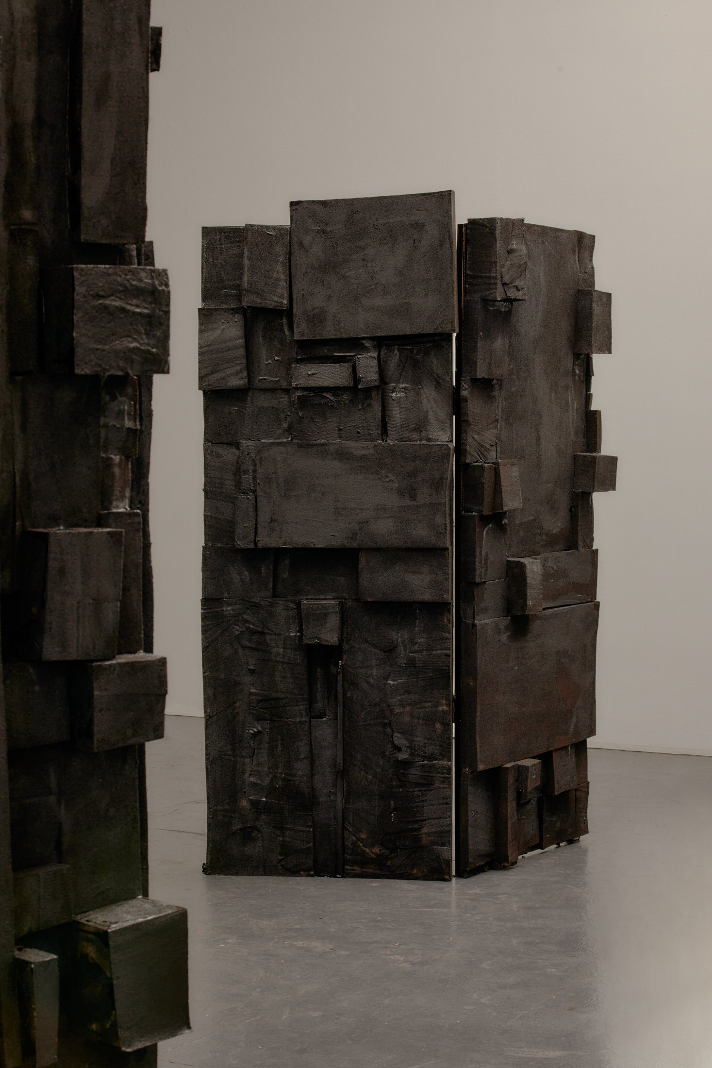 Tom Fereday & Charlie White 联合呈现 Versa,探讨废旧材料再利用的创意之作-18