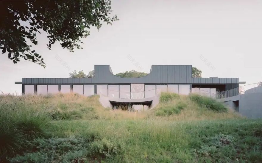 西班牙“角之屋”-古宅遗迹改造的山间豪宅-23