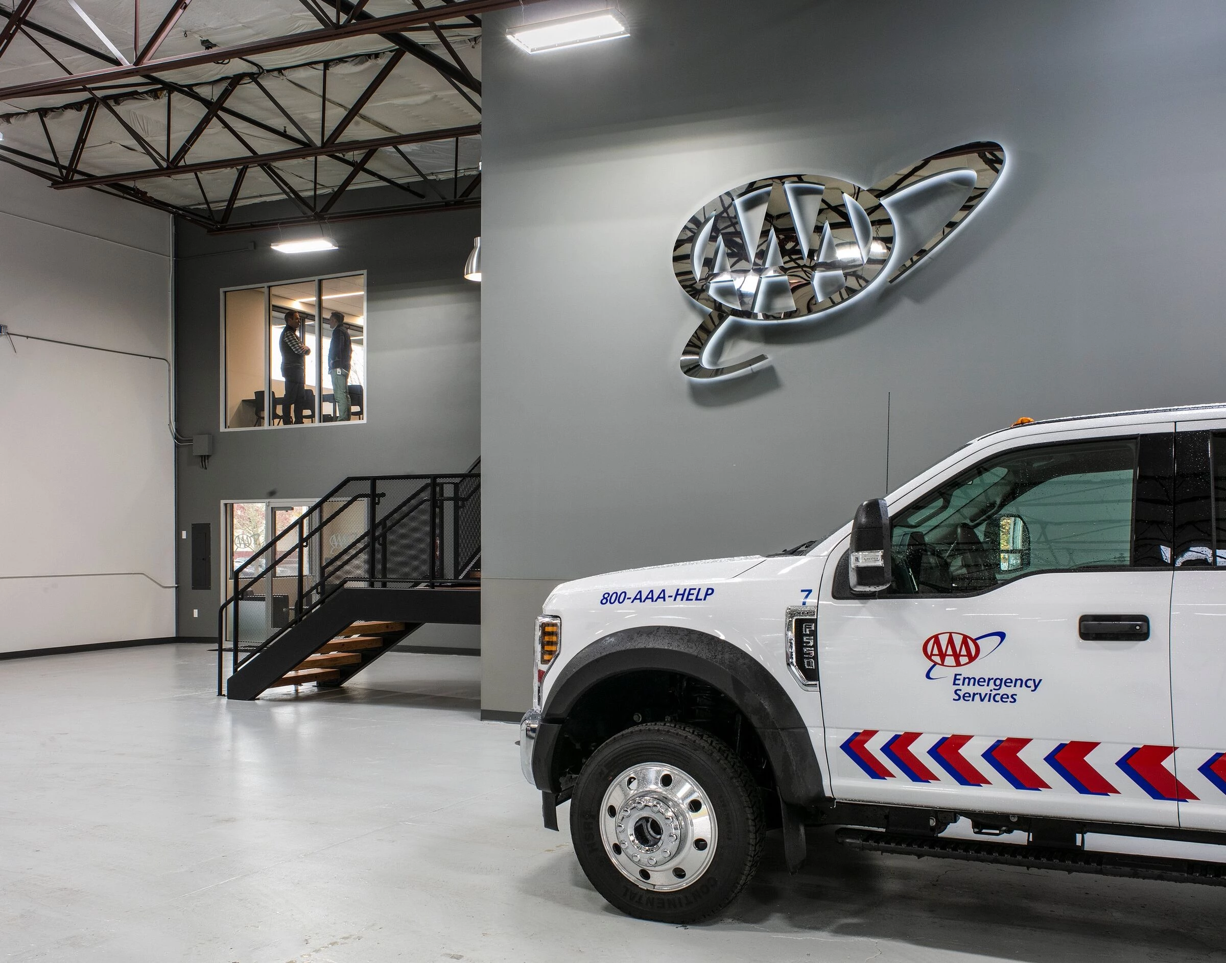 美国 AAA Tualatin 服务中心，优化空间利用与节能设计-11