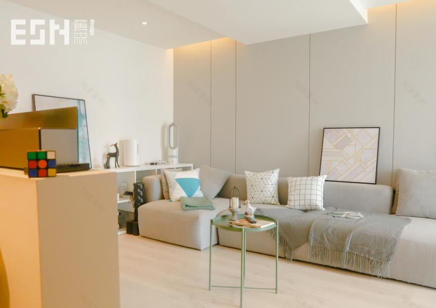 湖城大境——原木餐桌与现代空间的完美融合-3