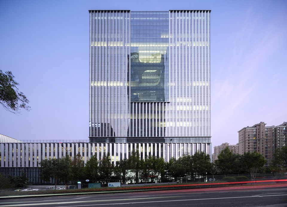 济南国家重型汽车工程技术研究中心 | 极简悬浮体量，激发创新之心-60