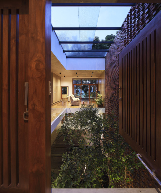 田畔之家 · 嵌入自然的宁静空间-17