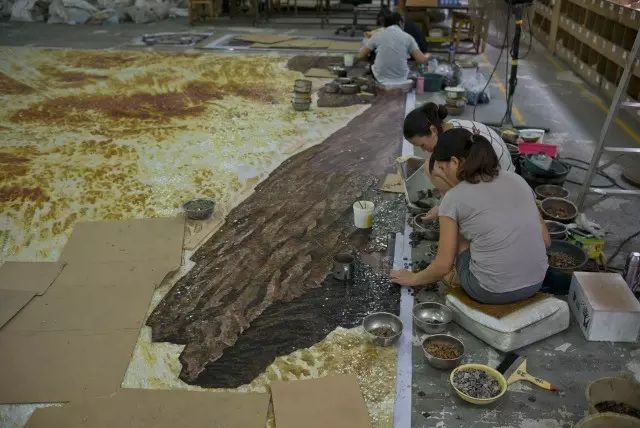 中央美院主持创作的大型石英马赛克壁画《黄河颂》昨日在延安大剧院落成-46