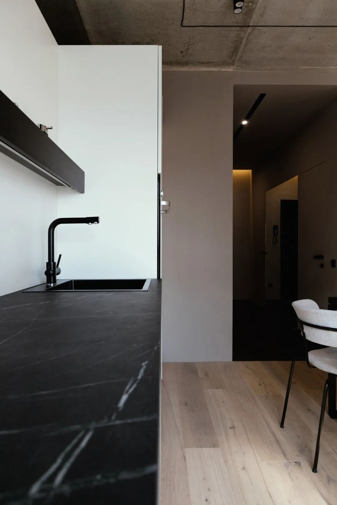 乌克兰极简主义公寓丨MARRA GROUP-39