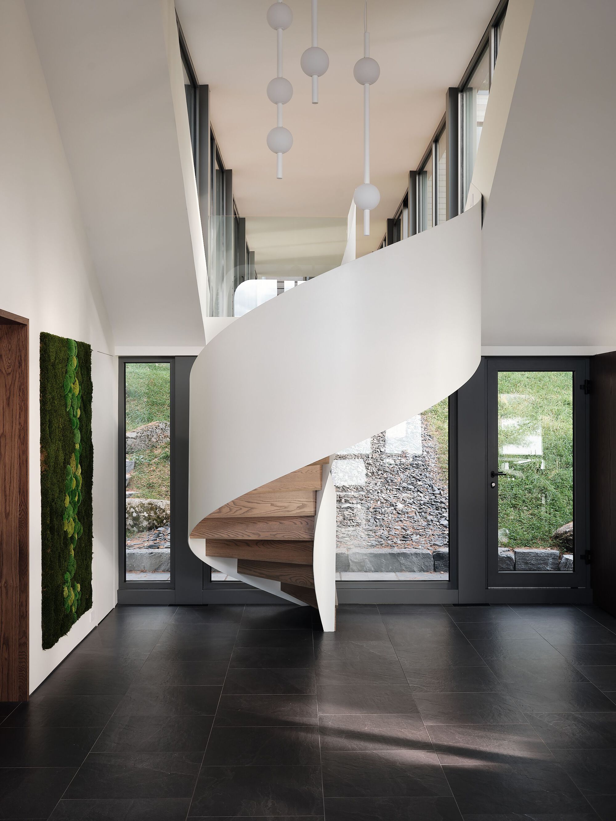 角屋；尖点之屋（注：Pointe在不同语境可能有角、尖端等意思，这里Maison de la Pointe直译为角之屋或尖端之屋，角屋表述相对简洁顺口，尖点之屋更体现原意，可根据具体背景选择） 丨加拿大丨YH2 Architecture-14