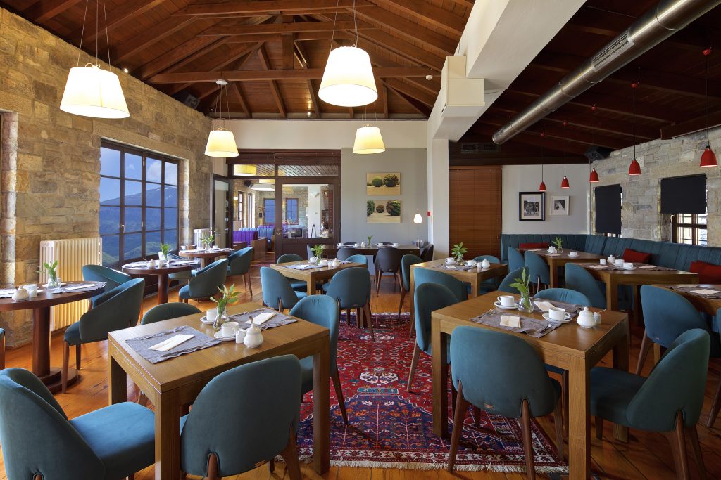 ARISTI MOUNTAIN RESORT室内及部分区域改造项目丨Αρετής Ζουρνατζή建筑工作室-6