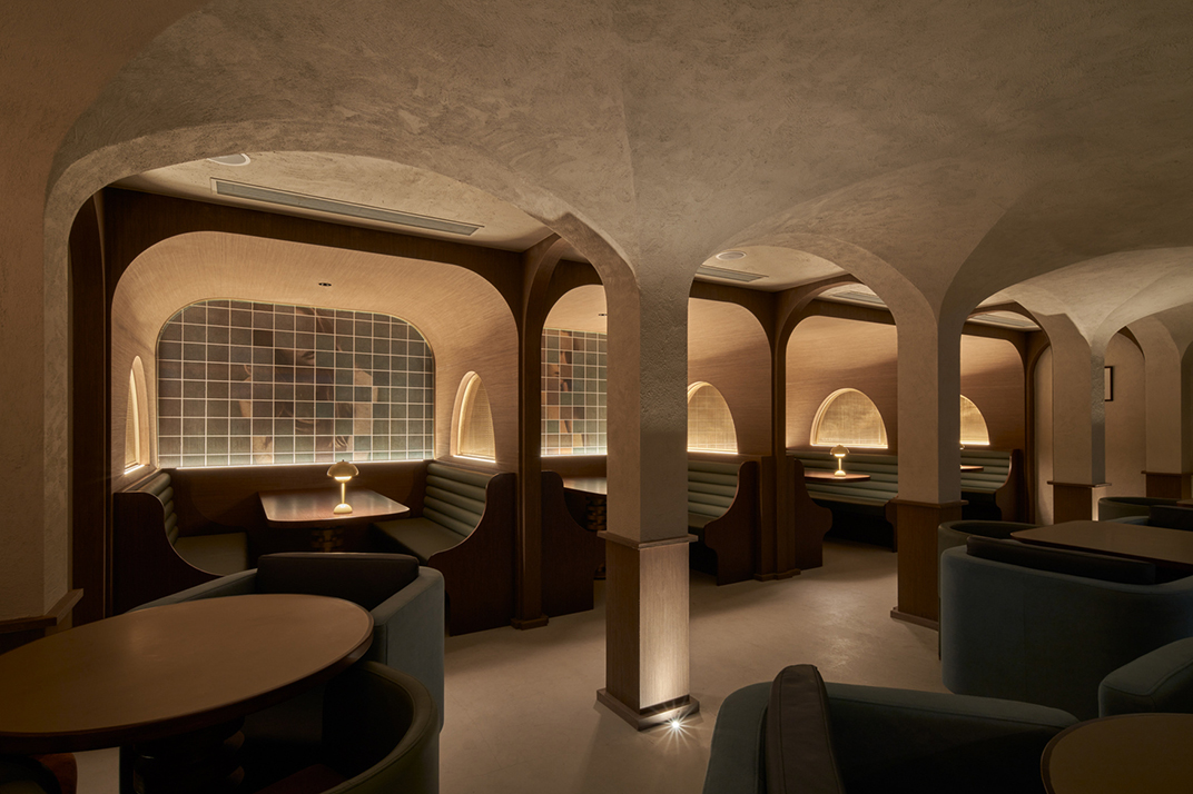 酒店里的酒吧餐厅the green door,香港 Designed by designeightfivetwo - 酒吧餐厅 - 餐厅LOGO-VI空间设计-全球餐饮研究所-10