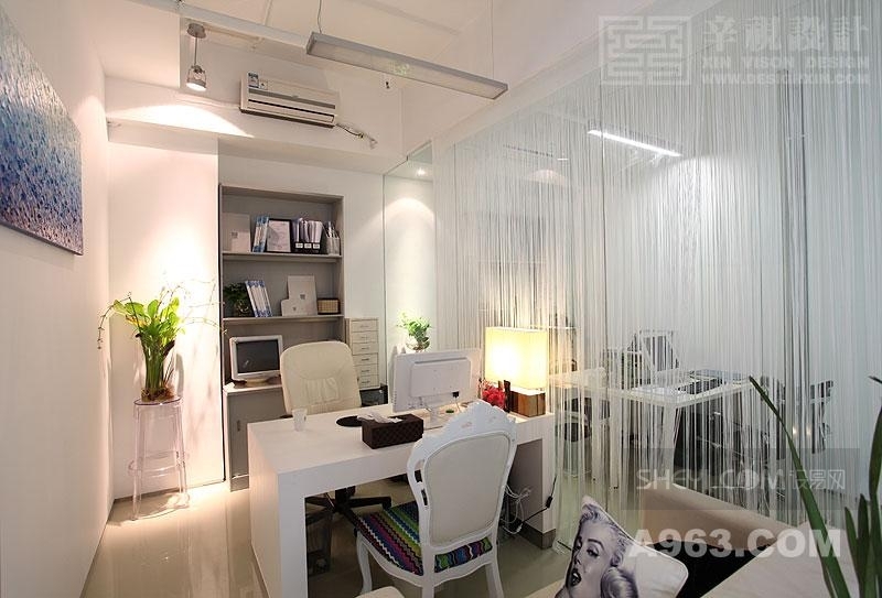 辛军打造现代简约办公空间-5