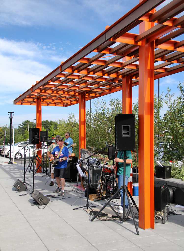 伯灵顿商业区活力零售开发设计丨意大利马萨丨Halvorson Design Partnership-9