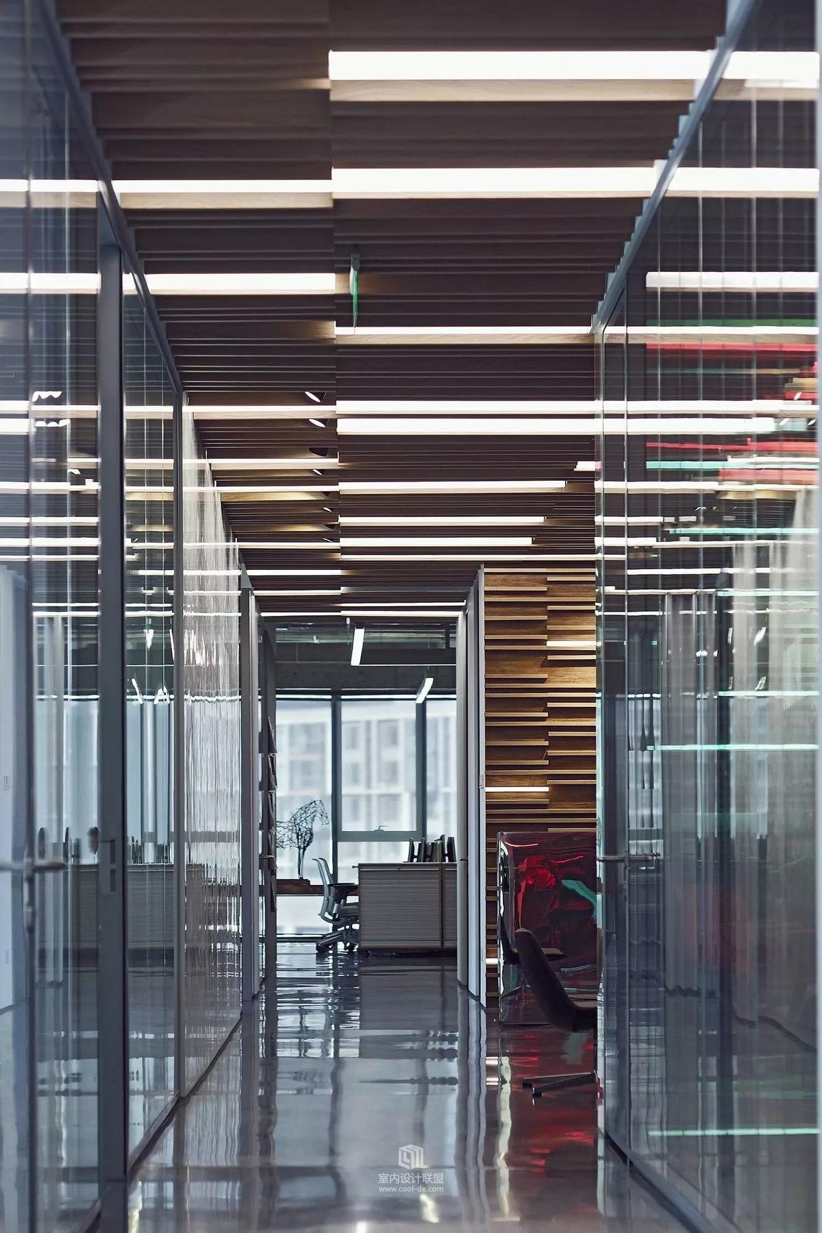 曾卫平设计-光与色的对话，充满艺术创意的办公设计-25