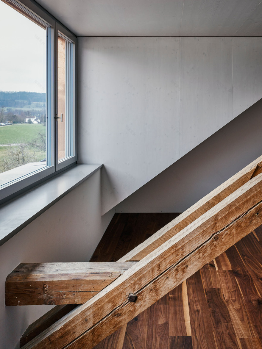 瑞士乡村百年谷仓变宜居私宅-33