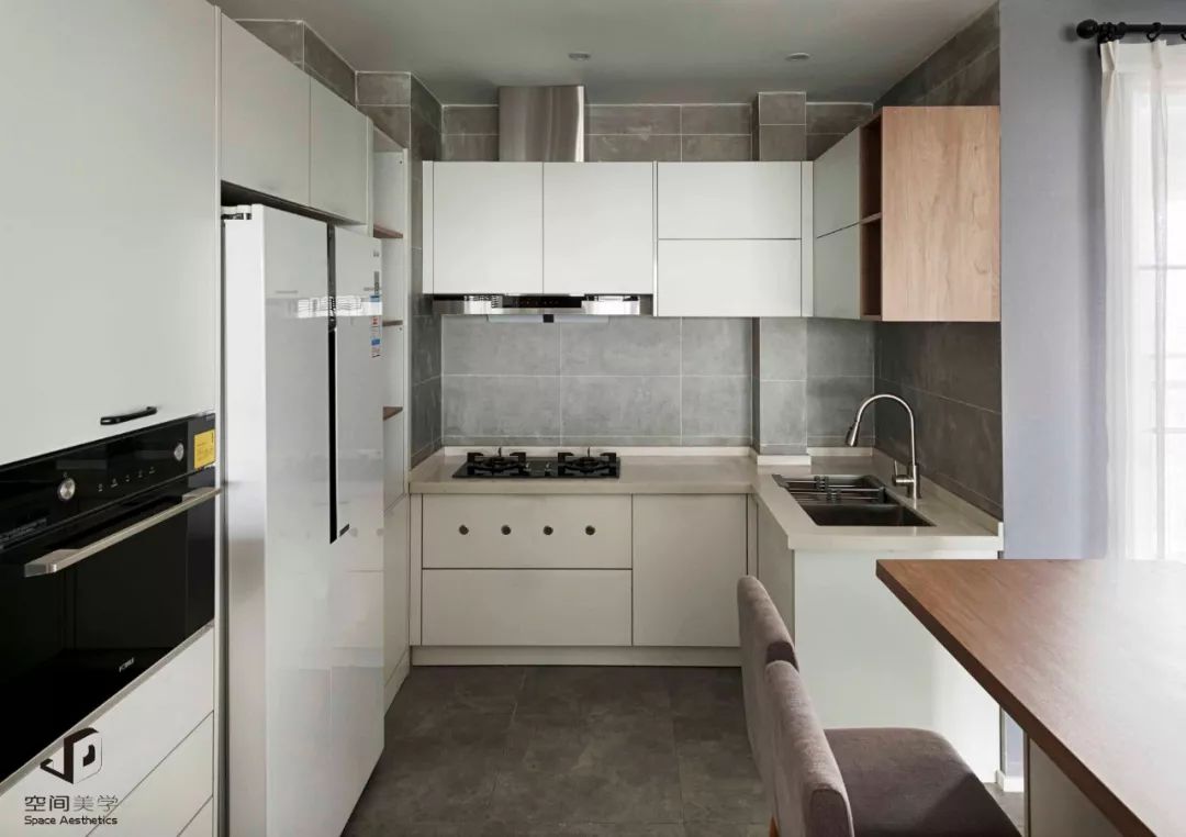 90 后小夫妻的 110㎡混搭三居室,原木、色彩与动漫的奇妙融合-25