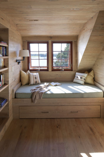 鸟巢;巢穴(注:若The Nest为特定名称,如北京的国家体育场常被称为The Nest,一般就翻译为鸟巢 ,需结合具体语境判断) -8