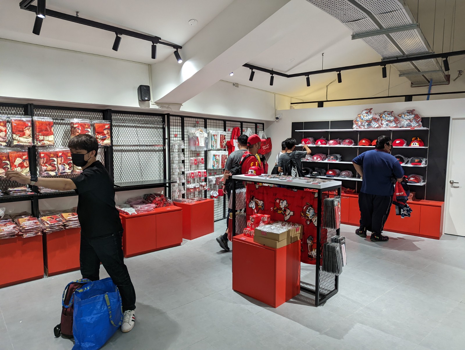 味全龙新竹市立棒球场招牌及主题商店设计丨中国新竹丨林子翔等-42