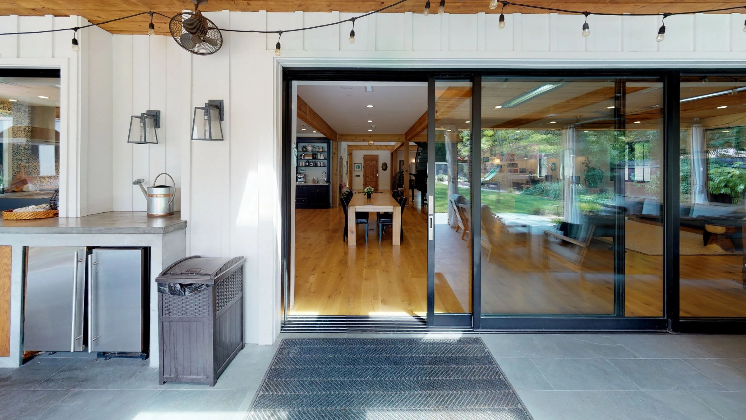 加州阳光下的现代农舍之家-10