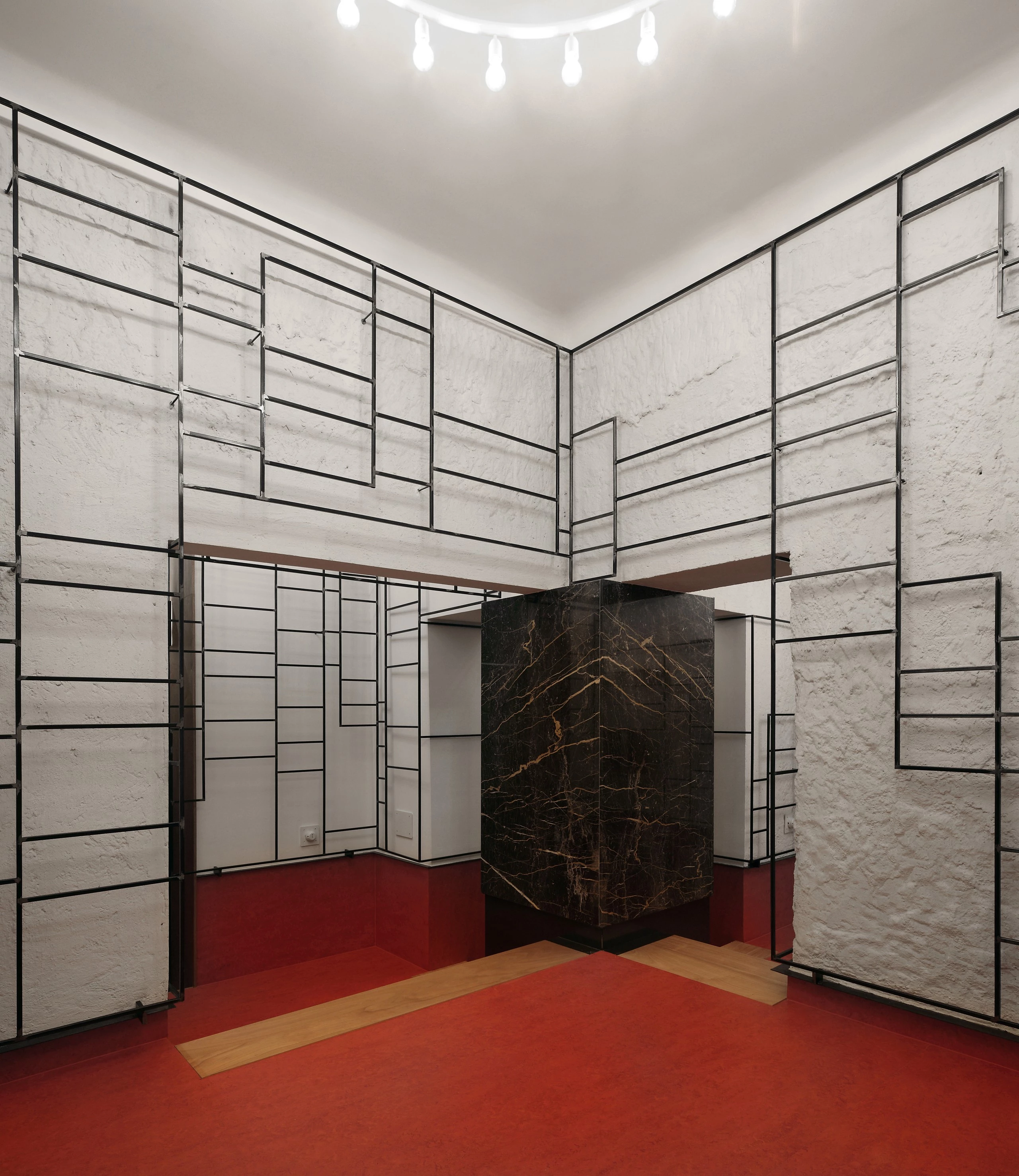 意大利 Caltagirone 百年建筑中的现代商铺设计-10