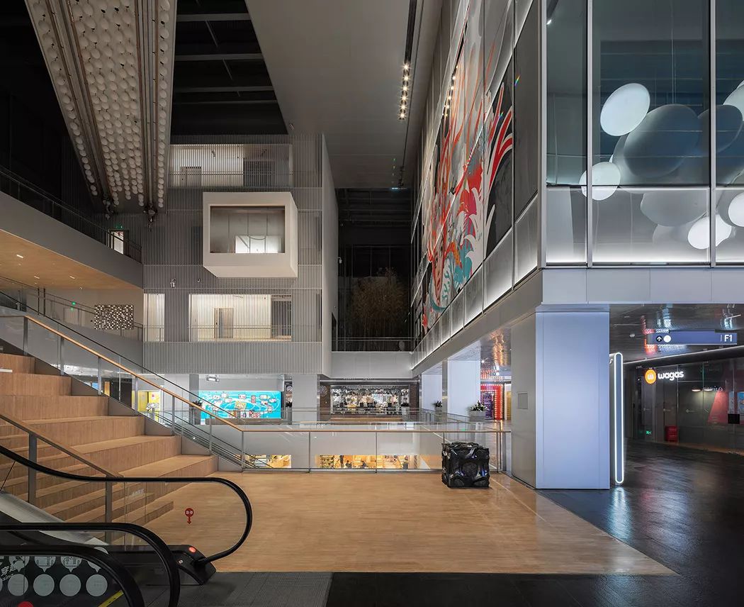 点亮城市夜空 | 五大商业综合体的光影美学-14