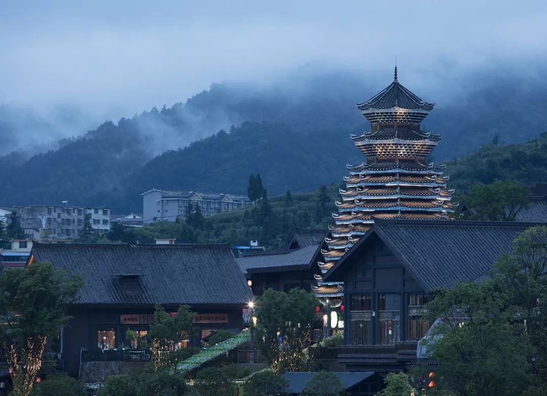 丹寨万达小镇睡莲水上影展,自然与艺术的融合-1