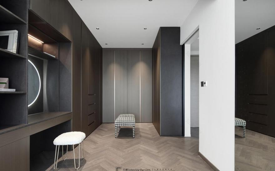 深咖灰调的普拉提会所-21