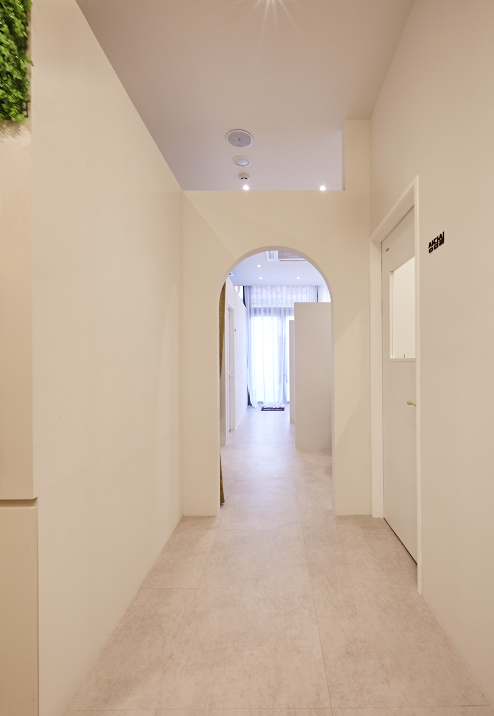 现代简约 15 坪双皮塔中心商空设计-16