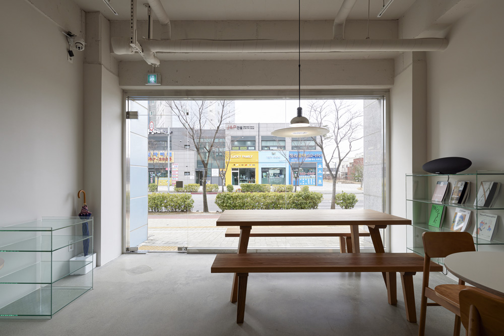 16 平现代简约咖啡厅，素雅白与温暖木的完美结合-4