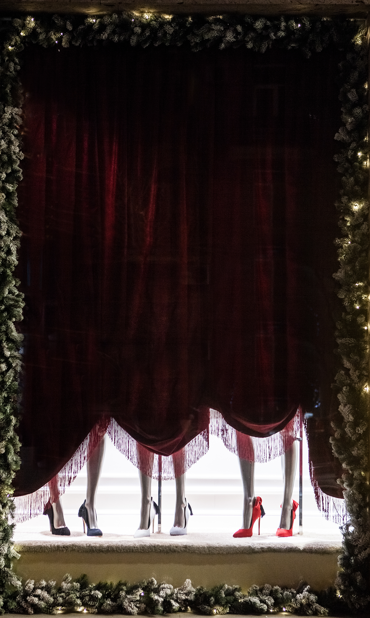 Anastasiya Gushchina丨服装店丨LaGalleria Christmas 2015 Window Display-4