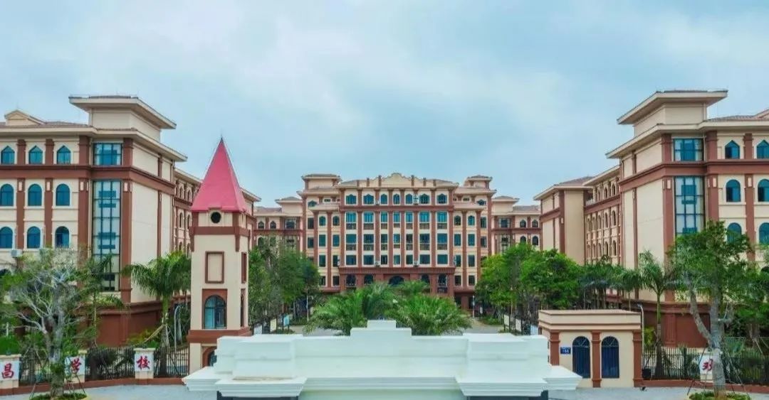 清华附中文昌学校 | 南洋风格融合生态景观的校园设计-38