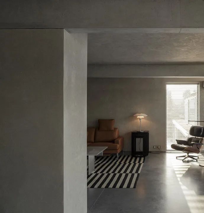 灰色调的美学魅力 | 极简与温情的和谐共生-113