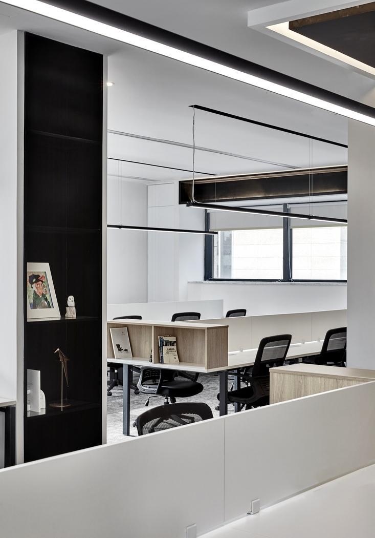 上海腾邦差旅办公空间——飞机元素解构,黑白灰主调的未来感办公环境-23