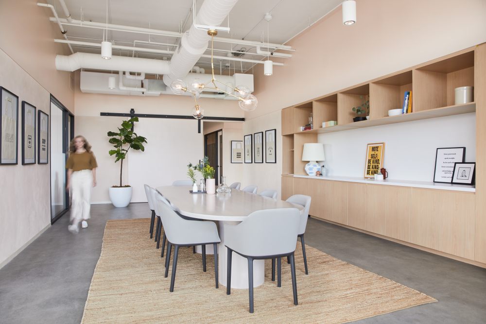 圣莫尼卡的树胶体验店 | Rapt Studio 设计的现代总部-25