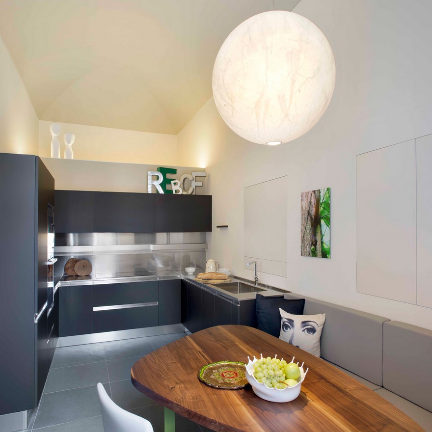 Lovely Apartment in Torino Cleverly Combines Classical Details with Contemporary Arrangements-12