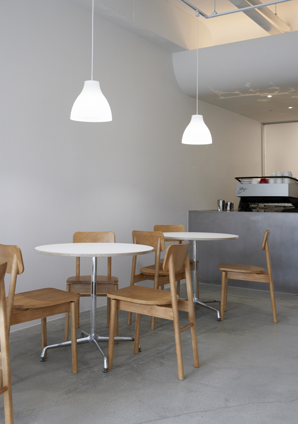 16 平现代简约咖啡厅，素雅白与温暖木的完美结合-5