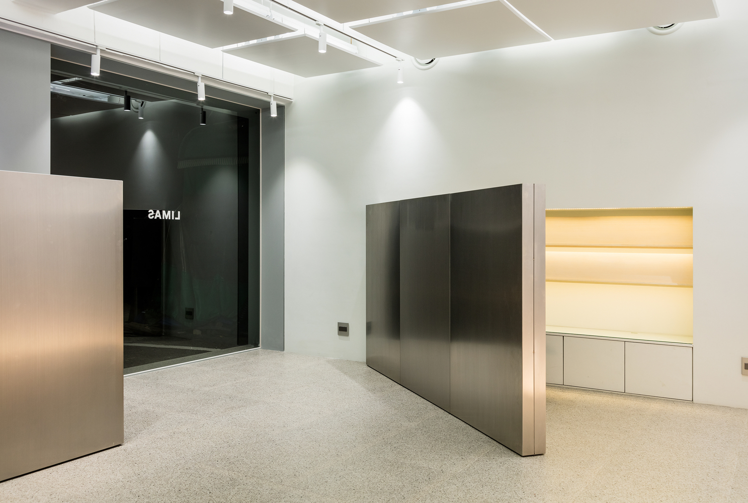 利马斯旗舰店-47