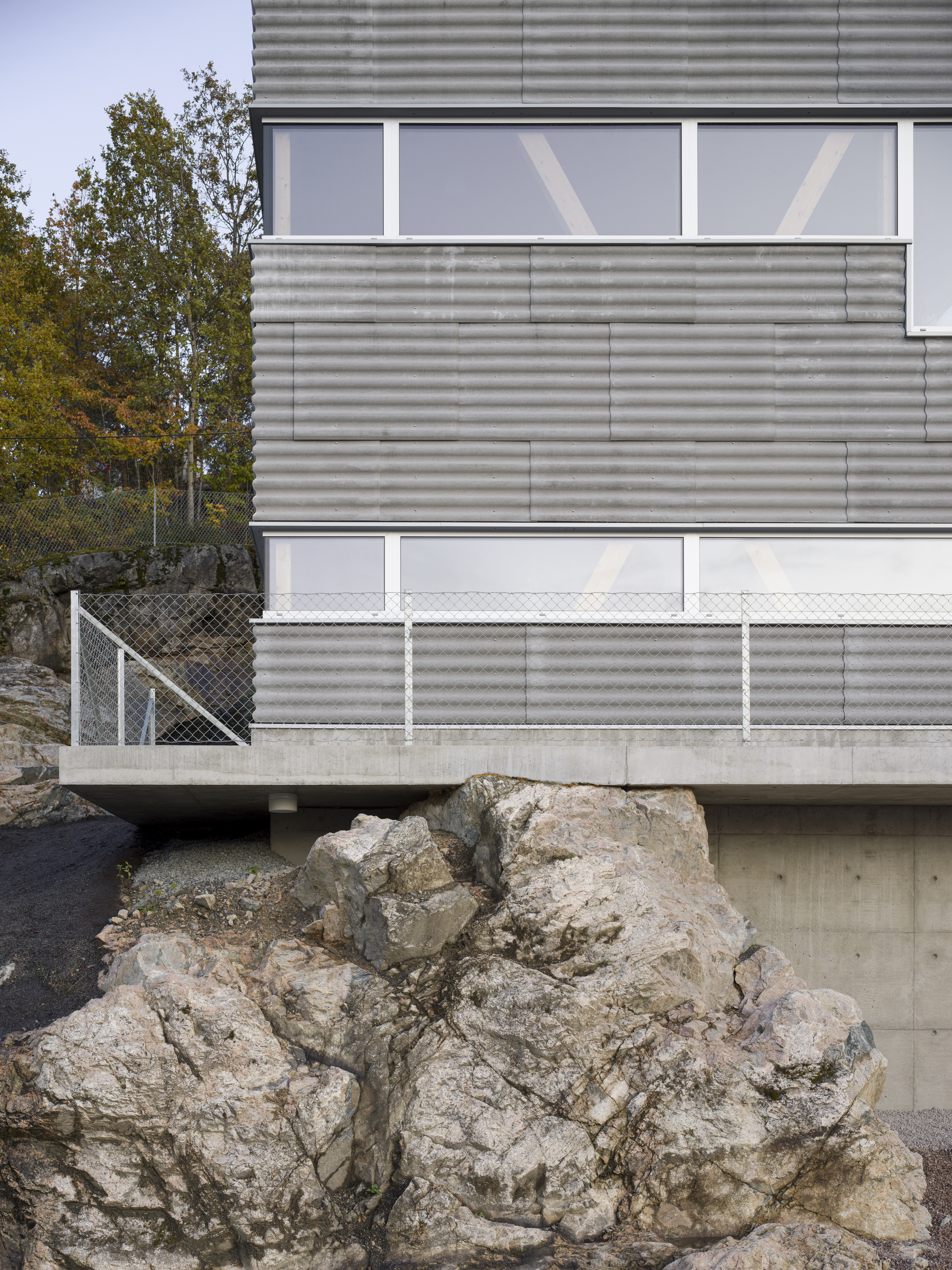 挪威别墅设计，岩石与玻璃的现代演绎-1