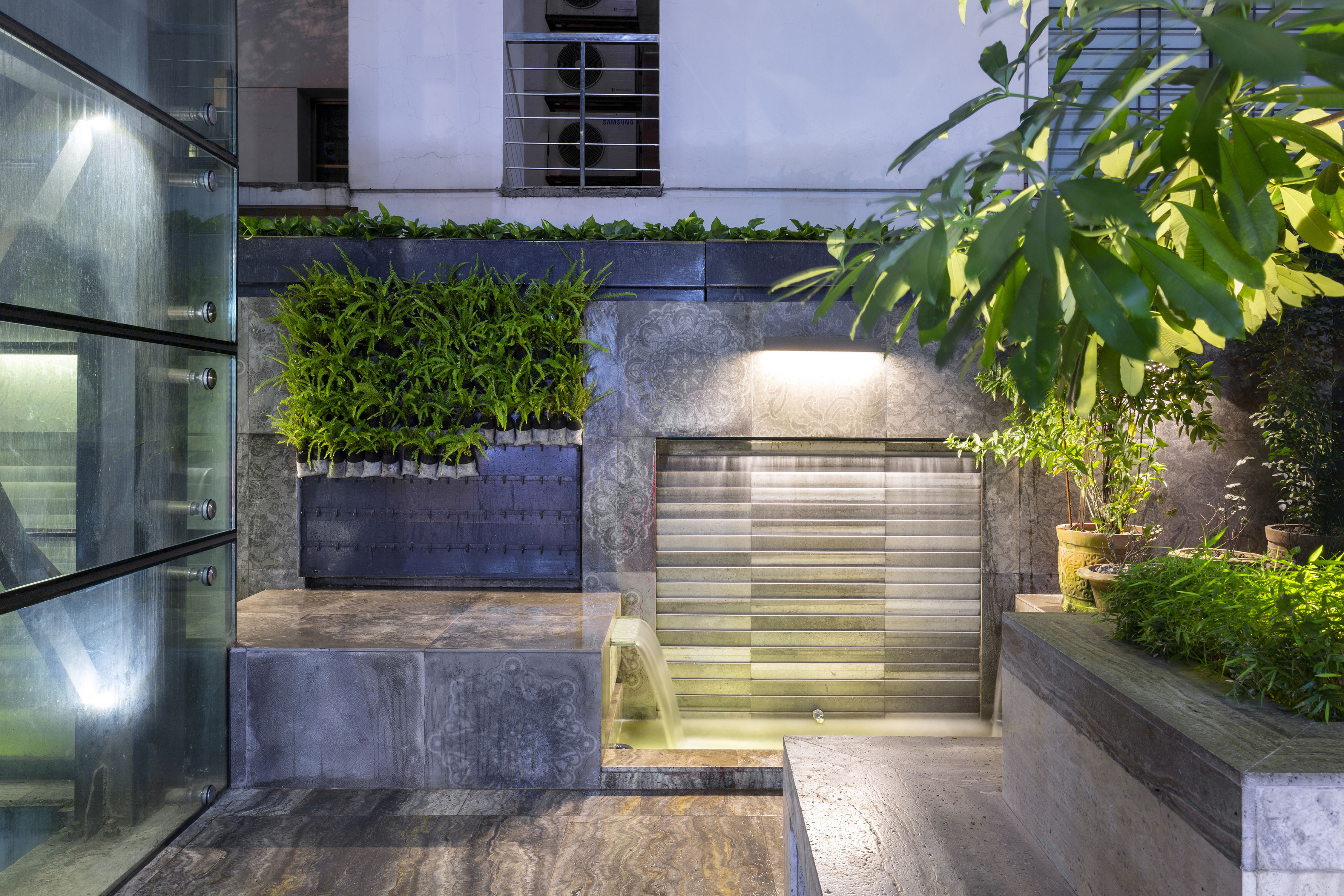 绿意盎然的都市森林办公楼-42