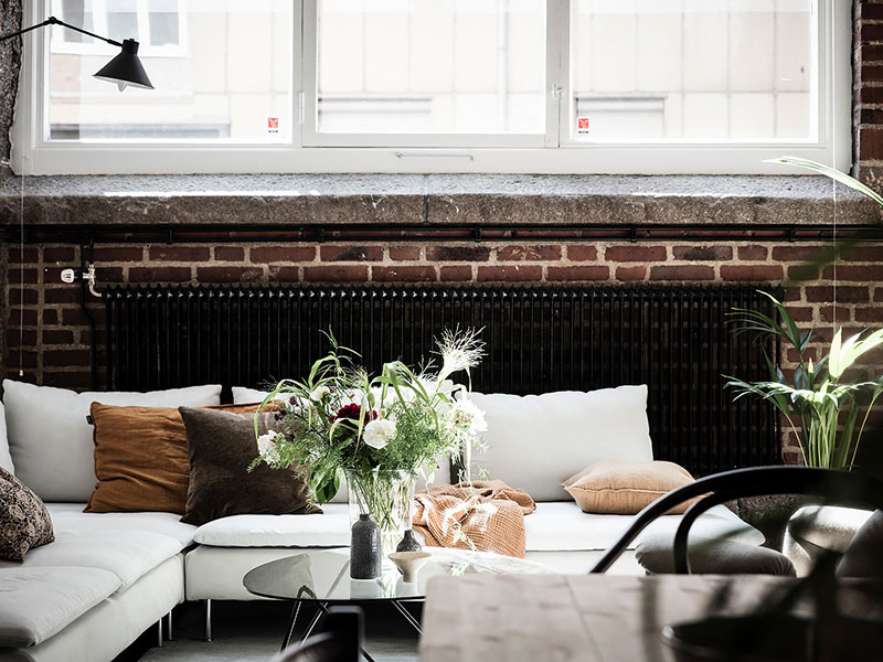 瑞典工业风小公寓 | 高挑空间与巨型窗户的完美结合-4