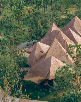 武汉麓客岛餐厅（勇者小屋）丨中国武汉丨大料建筑（刘阳,徐丹,胡祎伟）