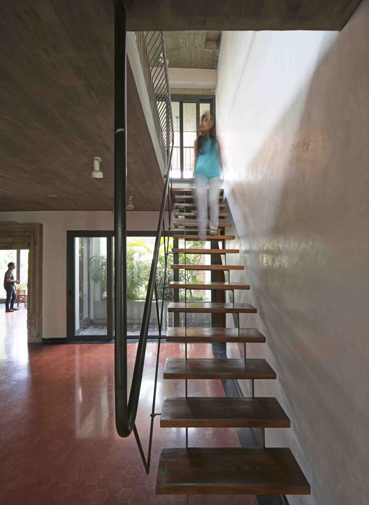 砖墙面纱 · 新德里拥挤社区中的宁静绿洲-26